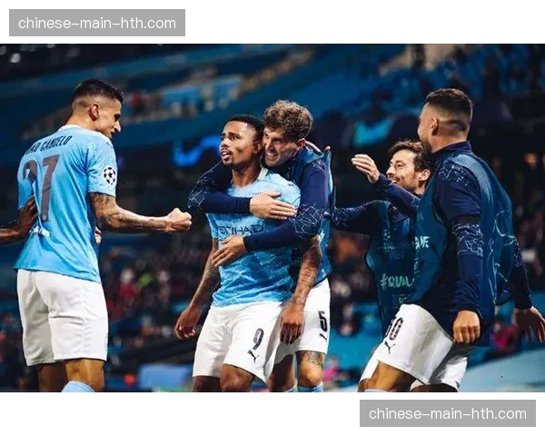 深度分析：三后卫与四后卫体系在欧冠淘汰赛中的生存现状